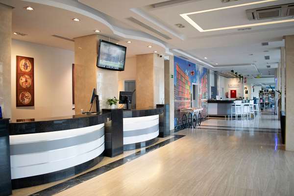Guest Room,Guest Room Amenity,TV and multimedia,Architecture,Indoor/Interior,On-Site,Business/Events,Business Services/Center,Lobby,Reception,Exterior View of Building