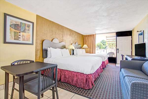 Suite - Days Inn Central St Petersburg