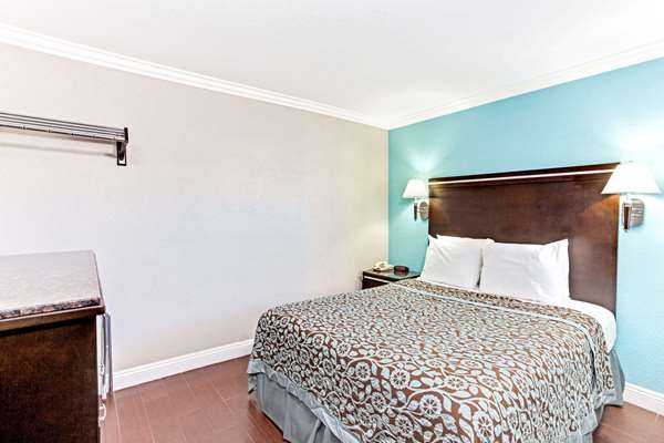  - Days Inn City Center Long Beach