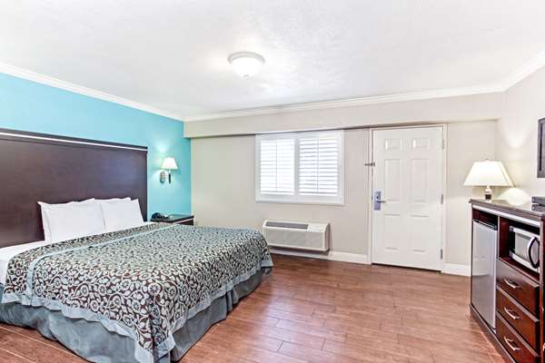  - Days Inn City Center Long Beach