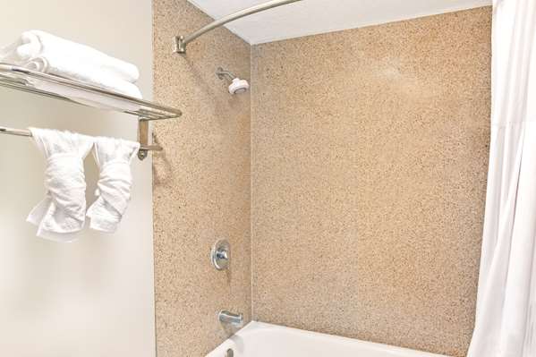  - Days Inn City Center Long Beach