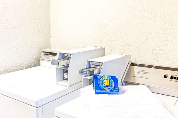  - Days Inn City Center Long Beach