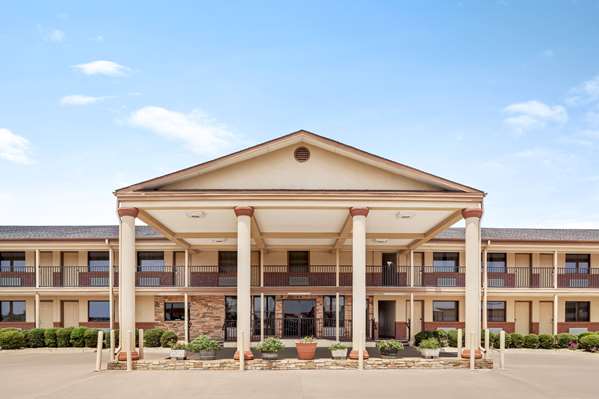 Exterior view - Days Inn Paris