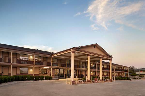 Exterior view - Days Inn Paris