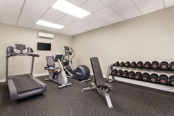 Fitness/ Exercise Room - Days Inn Paris