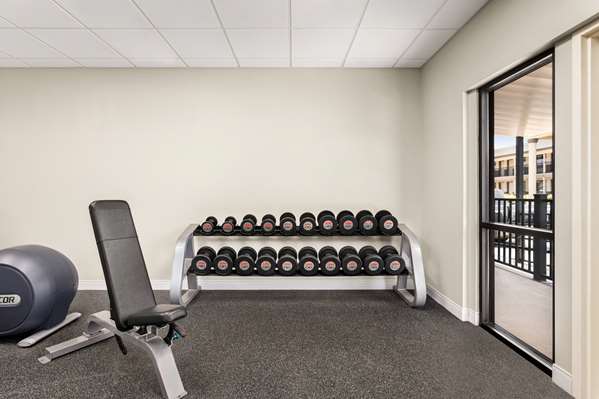 Fitness/ Exercise Room - Days Inn Paris