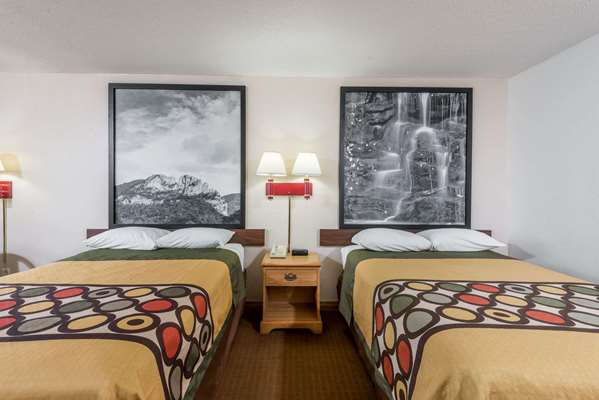  - Super 8 Motel Bridgeport - I-79, Exit 121