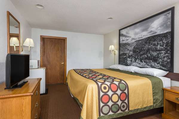  - Super 8 Motel Bridgeport - I-79, Exit 121