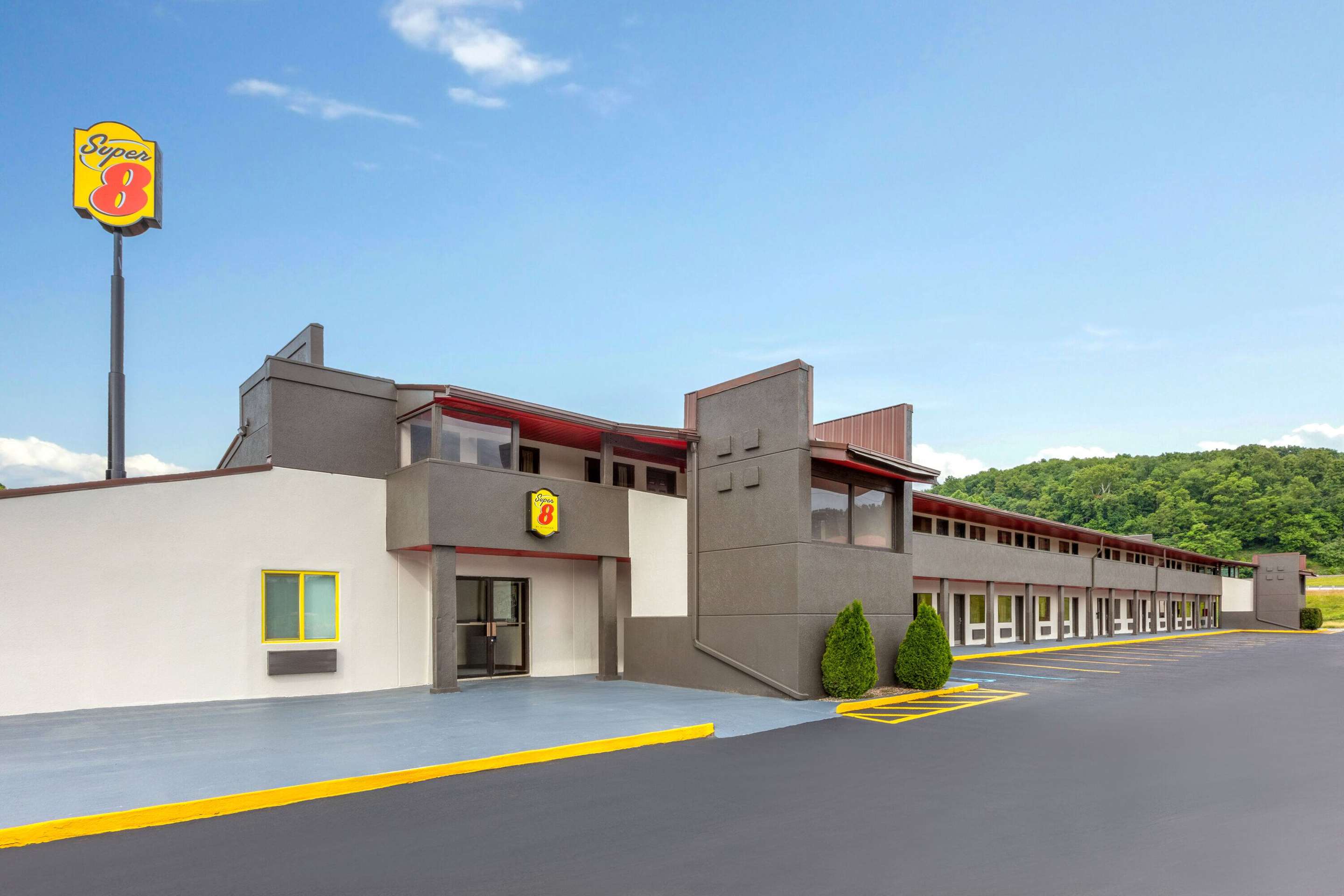 Exterior | Super 8 by Wyndham Bridgeport/Clarksburg Area