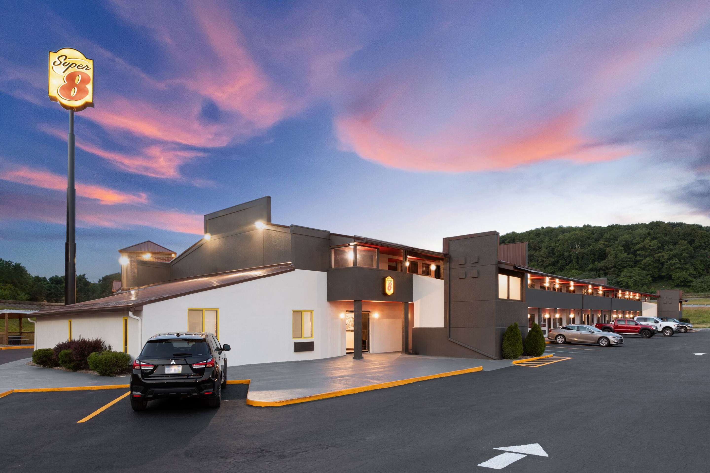 Exterior | Super 8 by Wyndham Bridgeport/Clarksburg Area