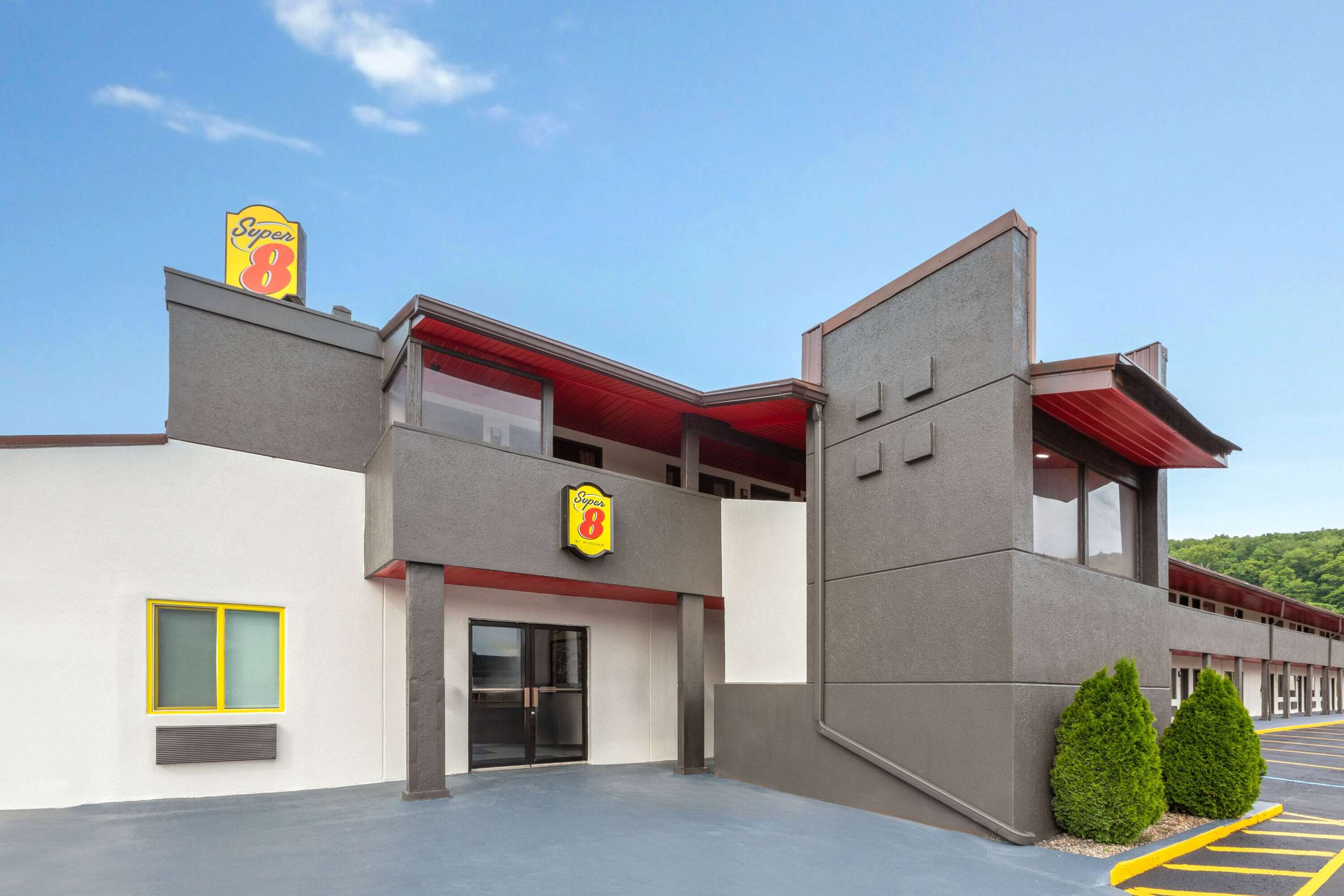 Exterior | Super 8 by Wyndham Bridgeport/Clarksburg Area