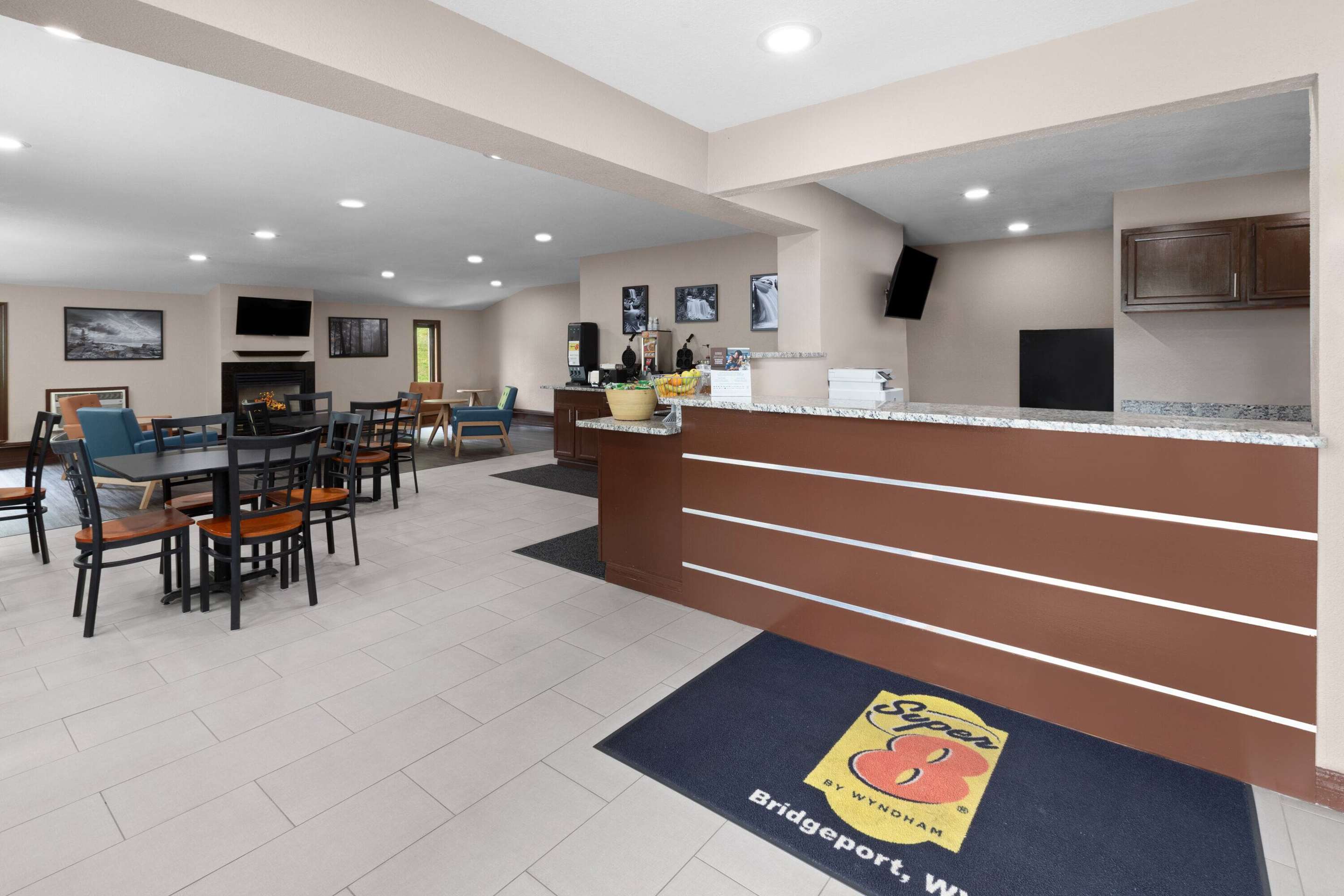Reception | Super 8 by Wyndham Bridgeport/Clarksburg Area