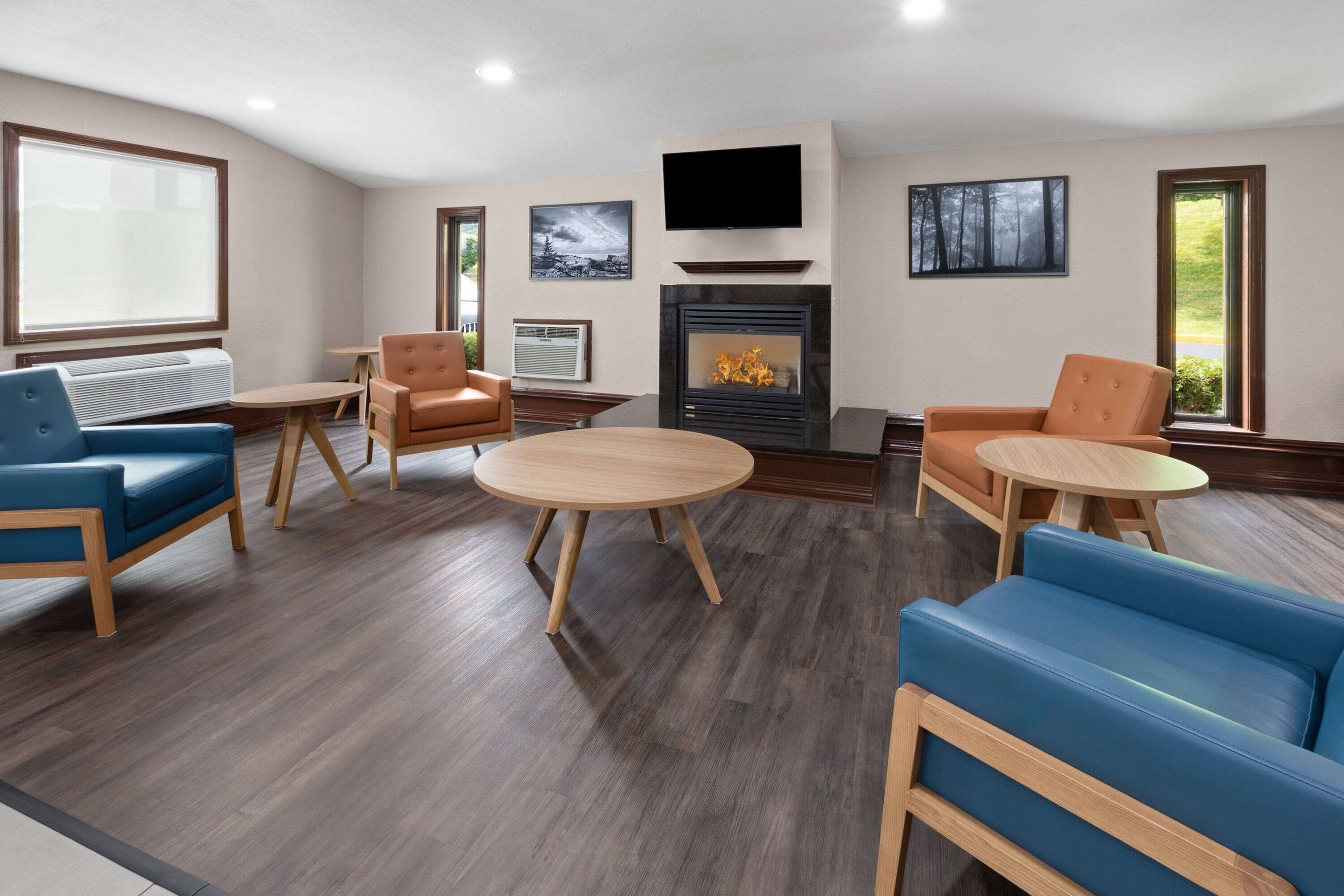 Lobby | Super 8 by Wyndham Bridgeport/Clarksburg Area