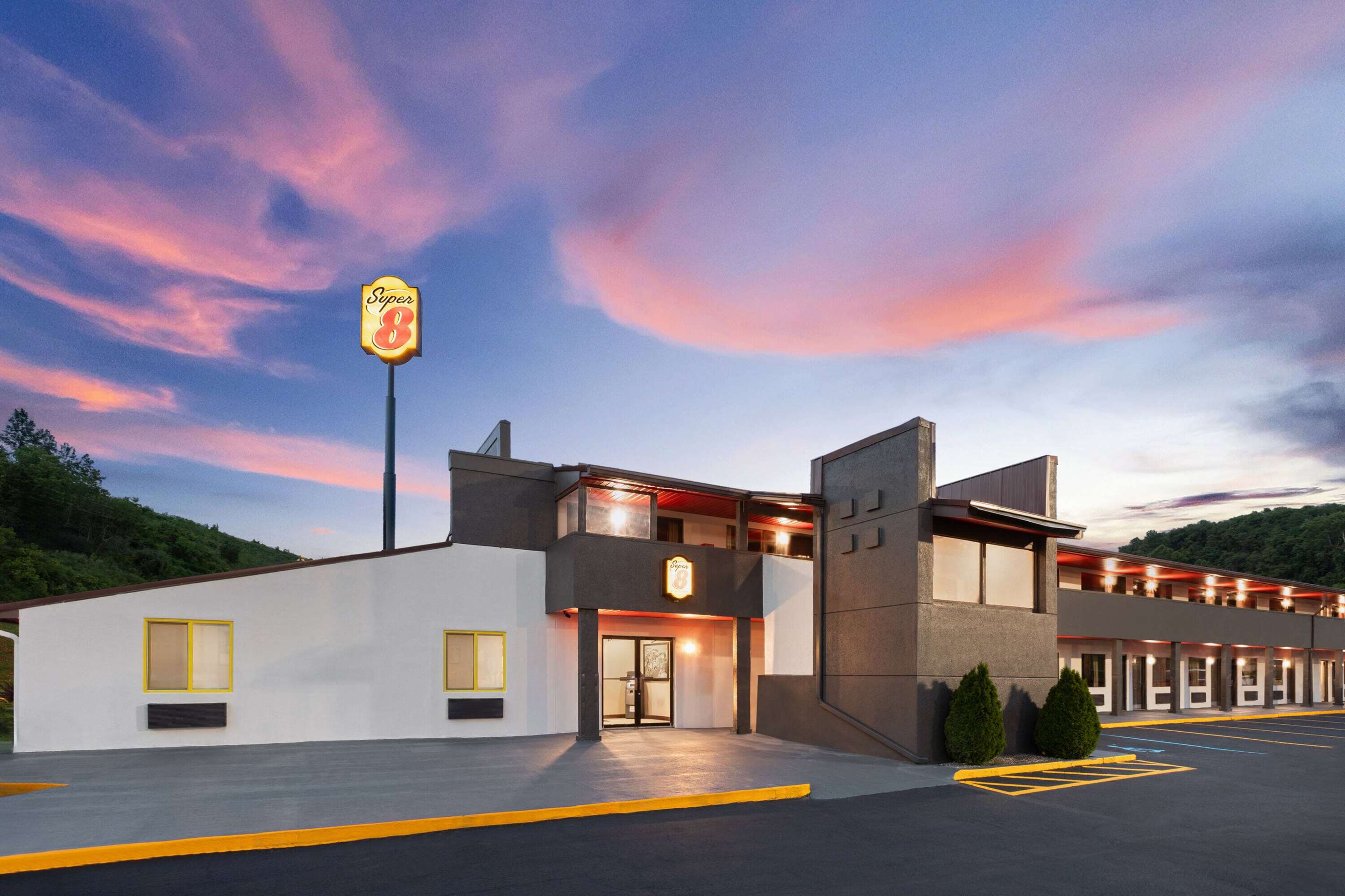 Exterior | Super 8 by Wyndham Bridgeport/Clarksburg Area