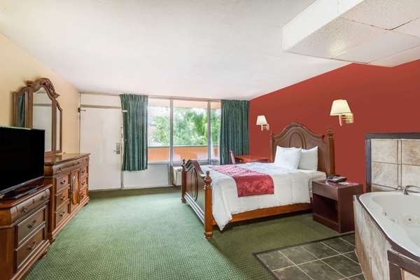 Suite - Ramada Inn River's Edge Roanoke