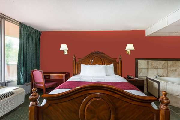 Suite - Ramada Inn River's Edge Roanoke