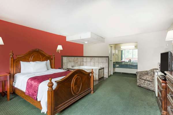 Suite - Ramada Inn River's Edge Roanoke