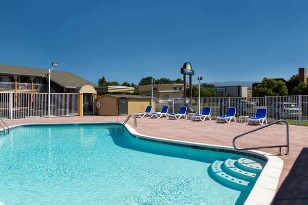 Pool - Days Inn Ukiah