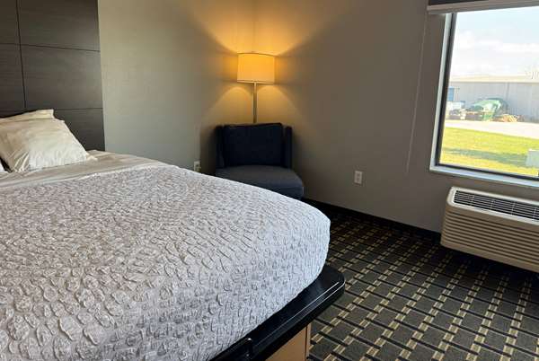 1 King Bed, Non-Smoking