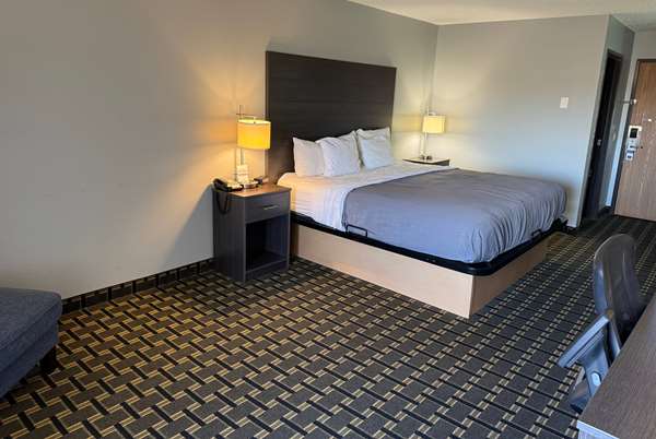 1 King Bed, Non-Smoking