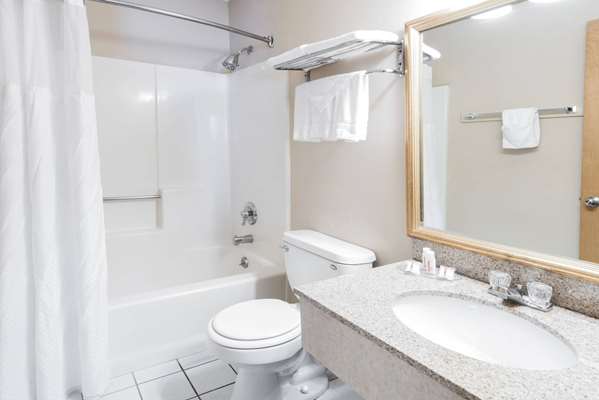  - Baymont Inn & Suites Branford - I-95, Exit 56