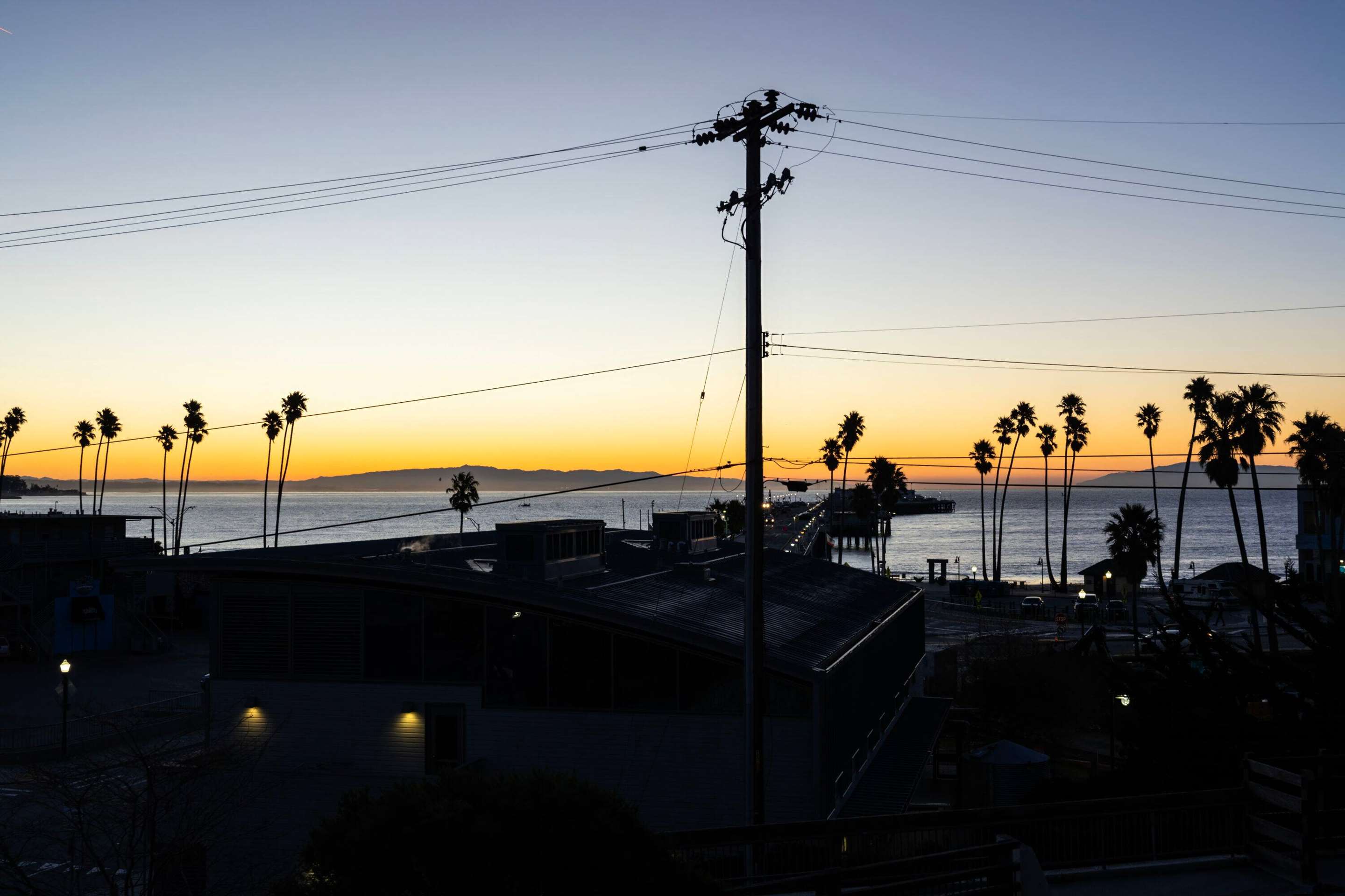Exterior | Howard Johnson by Wyndham Santa Cruz Beach Boardwalk