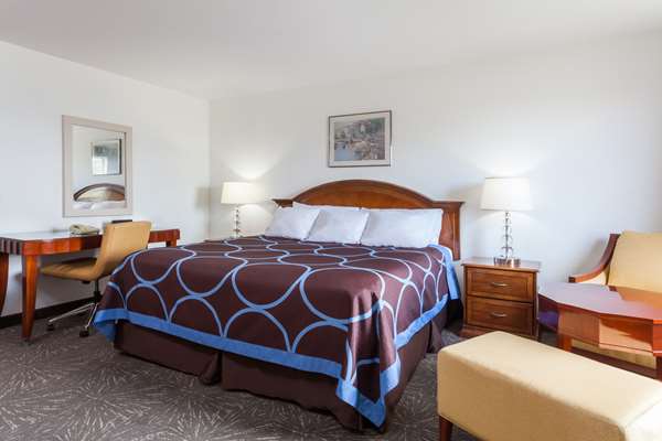 Suite - Super 8 Hotel Taber