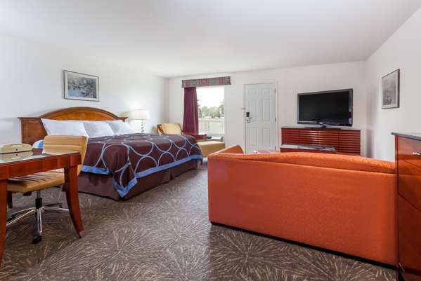 Suite - Super 8 Hotel Taber