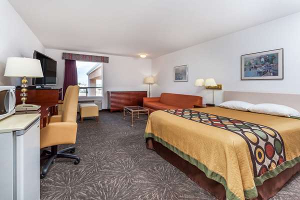 Suite - Super 8 Hotel Taber
