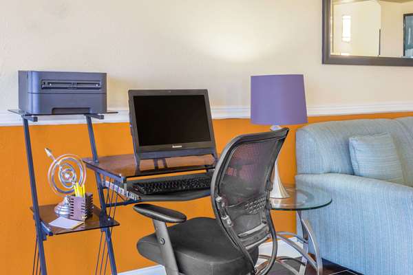 Conference Area - Days Inn Wildwood - I-75, Exit 329