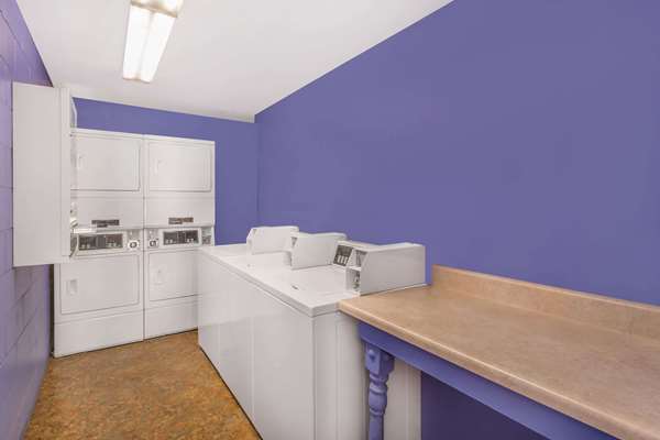 Amenities - Days Inn Wildwood - I-75, Exit 329