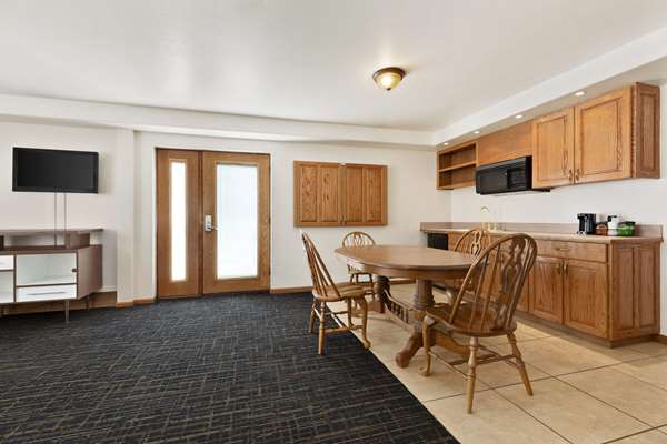 Suite - Howard Johnson Inn Billings - I-90, Exit 446
