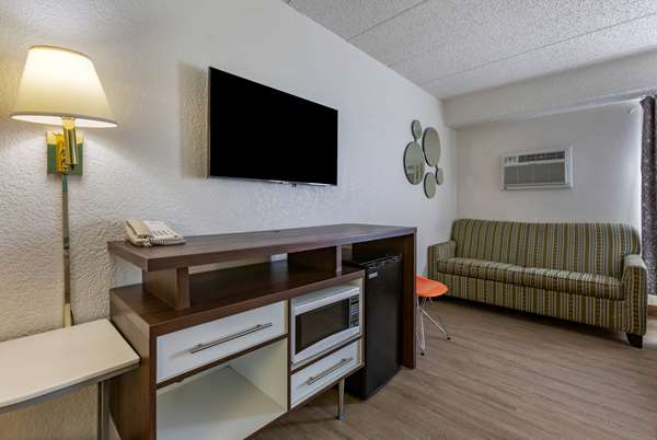Suite - Howard Johnson Inn Billings - I-90, Exit 446