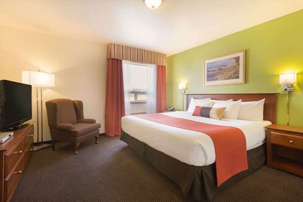 Suite - Super 8 Hotel Drayton Valley