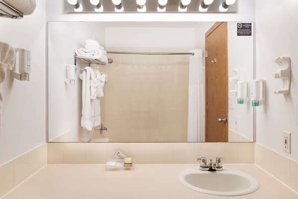  - Super 8 Hotel Drayton Valley