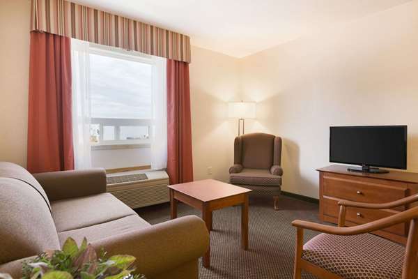 Suite - Super 8 Hotel Drayton Valley
