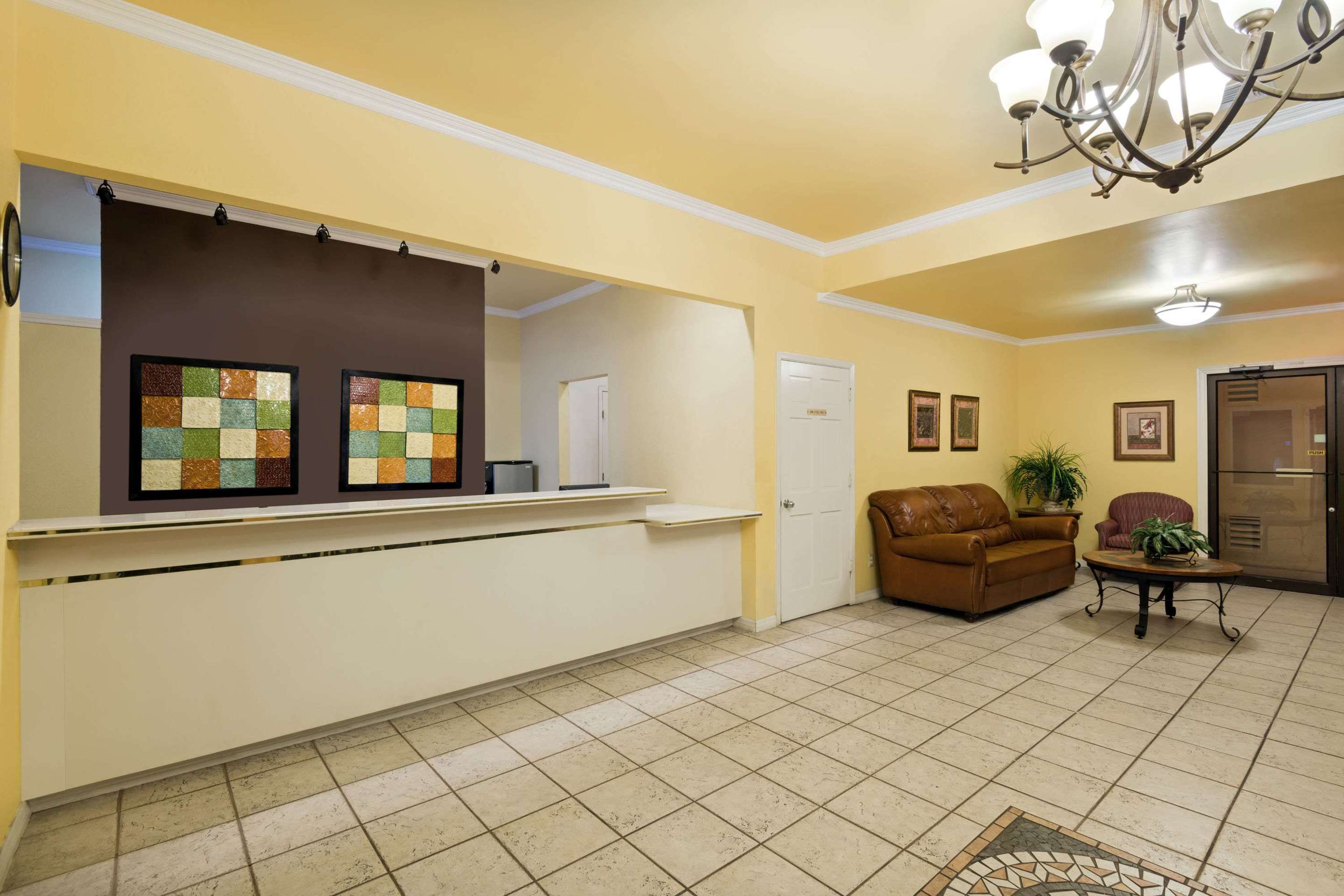Lobby | Days Inn by Wyndham Seaworld/Lackland AFB