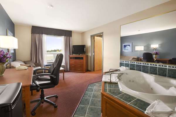 Suite - Super 8 Hotel Whitecourt