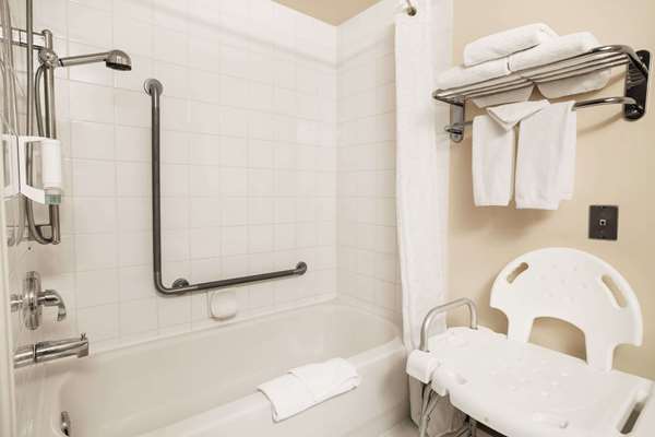  - Super 8 Hotel Whitecourt