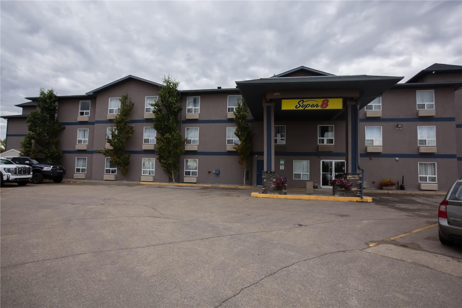 Super 8 Whitecourt