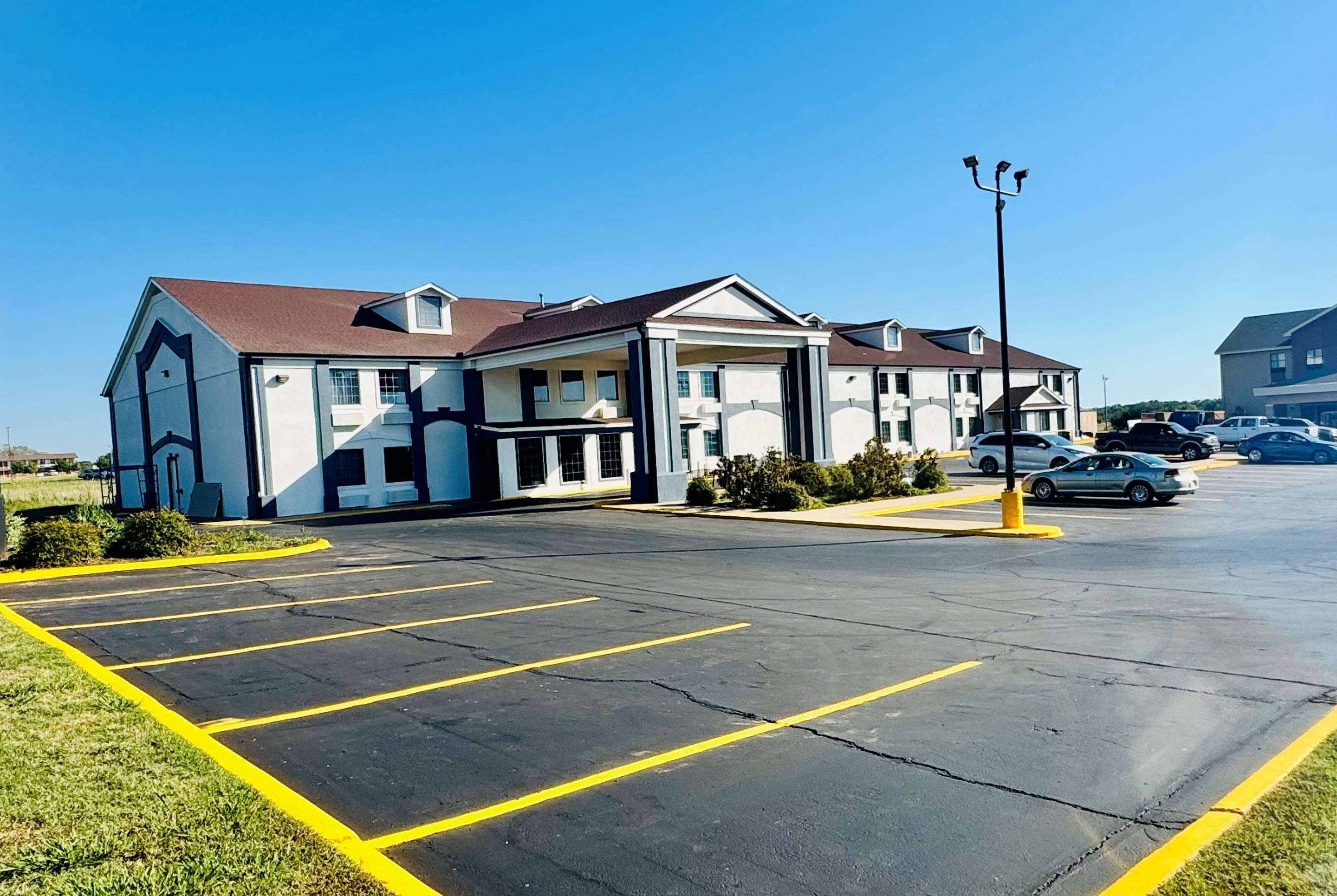 Exterior | Days Inn by Wyndham Shawnee