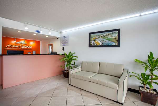  - Howard Johnson Inn Vero Beach - I-95, Exit 147