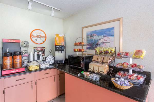  - Howard Johnson Inn Vero Beach - I-95, Exit 147