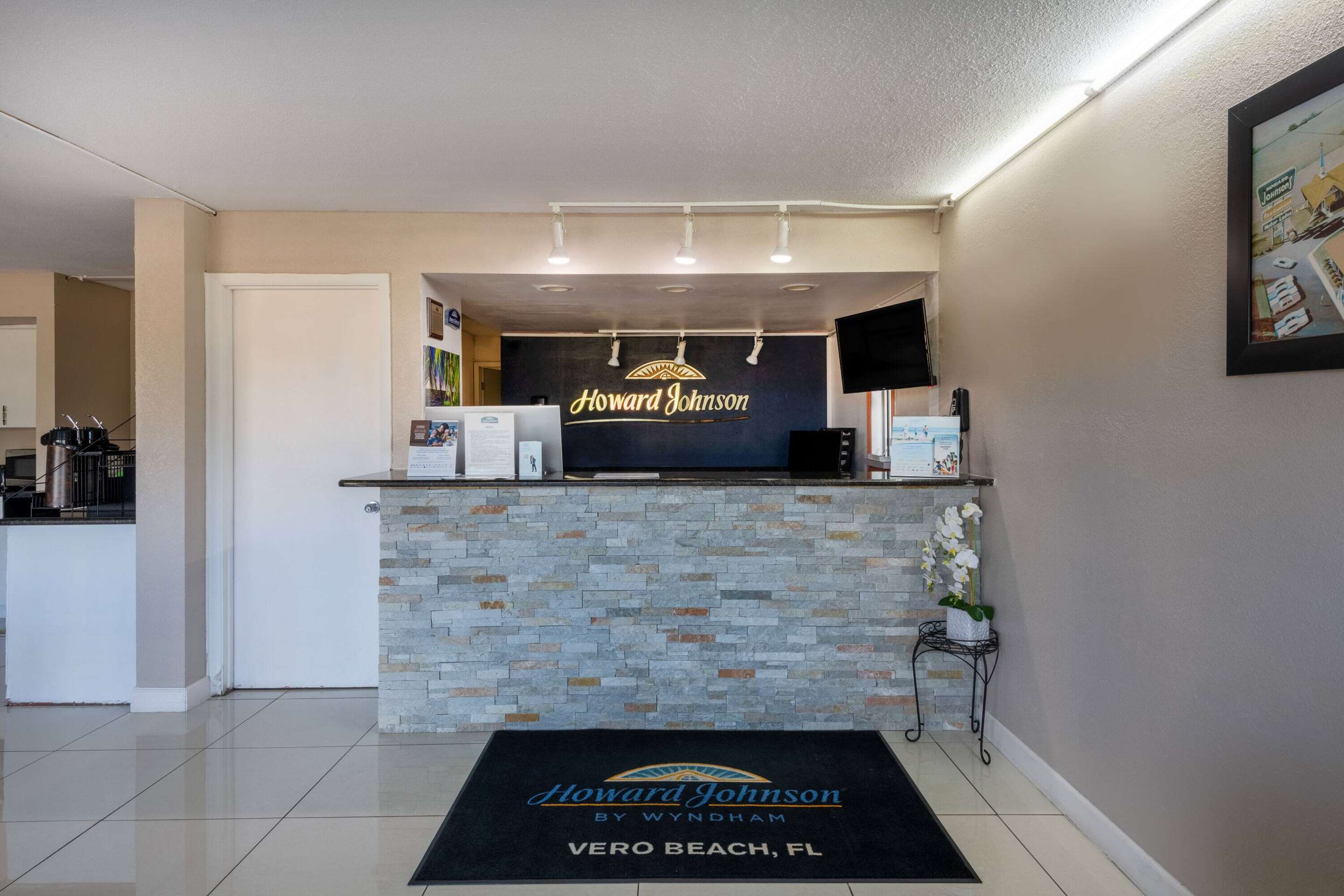 Reception | Howard Johnson by Wyndham Vero Beach/I-95