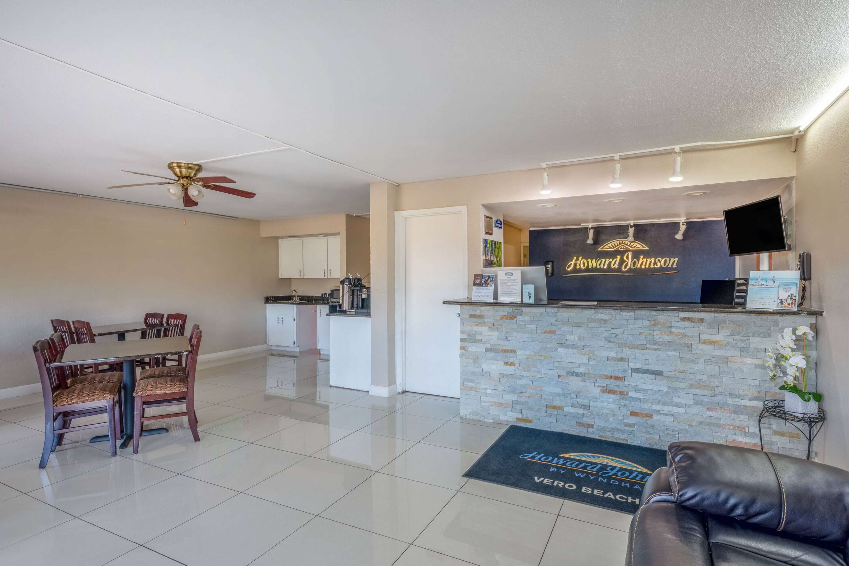 Lobby | Howard Johnson by Wyndham Vero Beach/I-95