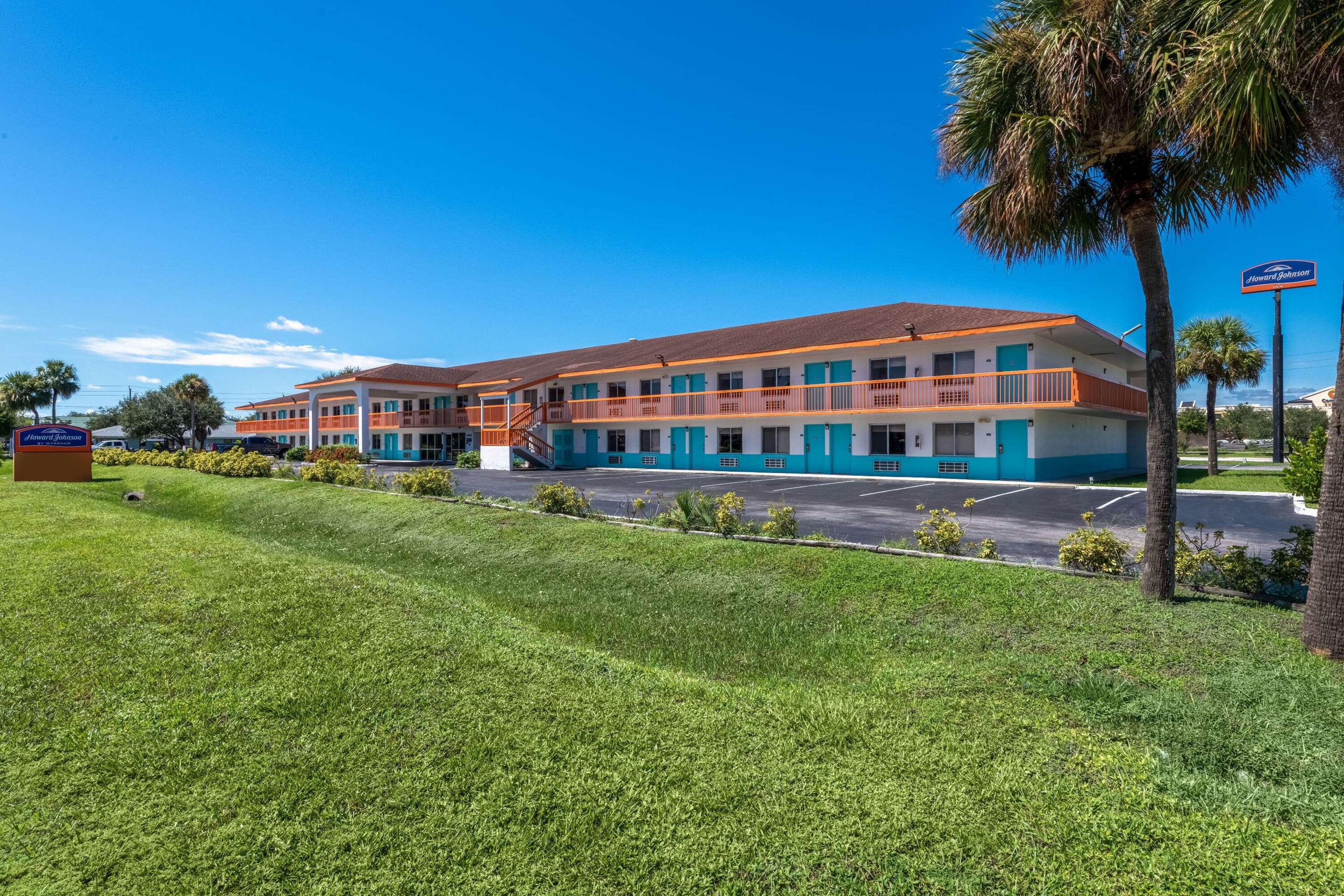 Exterior | Howard Johnson by Wyndham Vero Beach/I-95