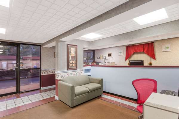  - Travelodge Clarksville - I-24, Exit 4