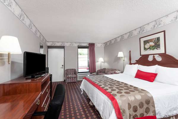  - Travelodge Clarksville - I-24, Exit 4