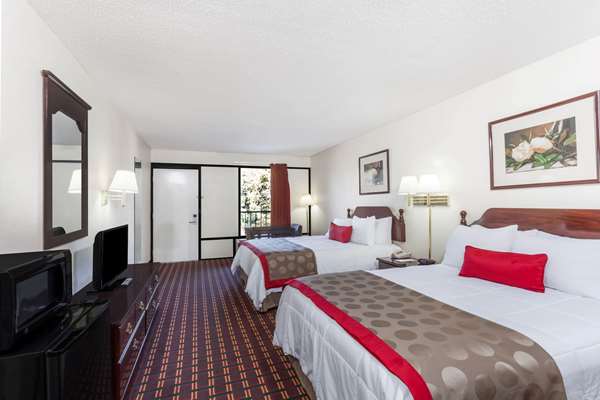  - Travelodge Clarksville - I-24, Exit 4
