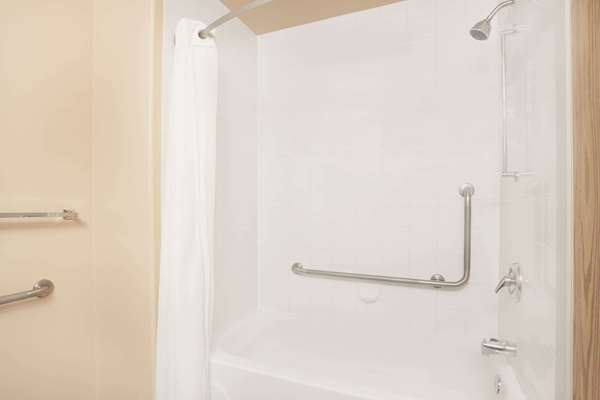  - Super 8 Hotel Cranbrook